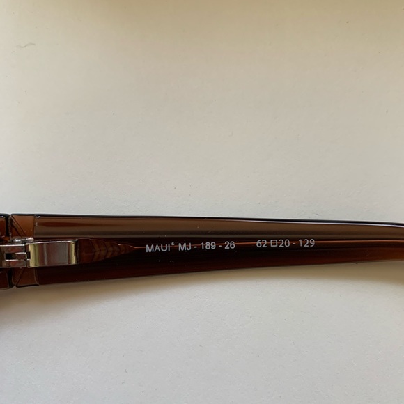 SOLD- Maui Jim Lagoon polarized sunglasses - Picture 9 of 13